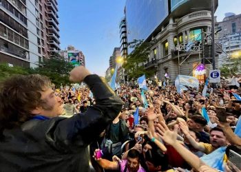 MEGLIO UN PAZZO CHE UN LADRO