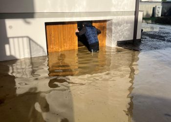 Toscana , travolta e ferita dalla tempesta Ciaran