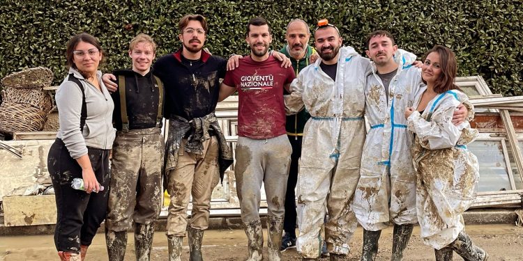 L’umanità migliore tra gli angeli del fango