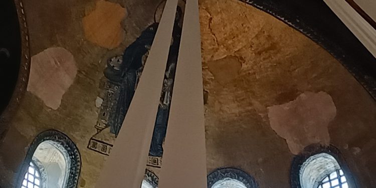 Mala tempora currunt sed peiora parantu