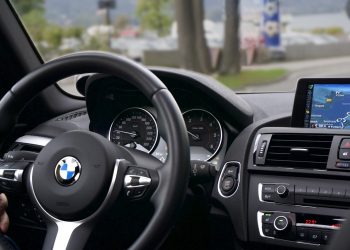 Assicurazione auto: facciamo il punto sull’impatto dello stile di guida sul premio