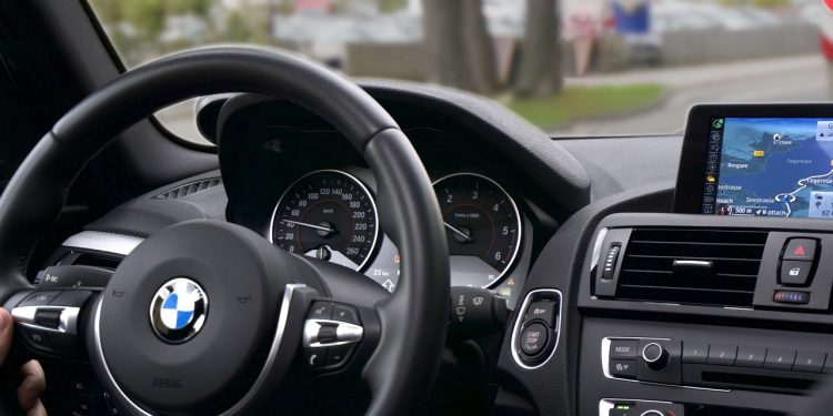 Assicurazione auto: facciamo il punto sull’impatto dello stile di guida sul premio