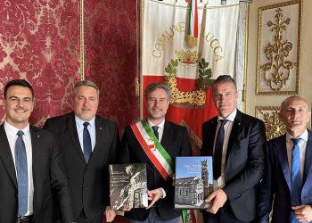 Il Coordinamento nazionale cittadini romeni in Italia in visita istituzionale dal sindaco di Lucca