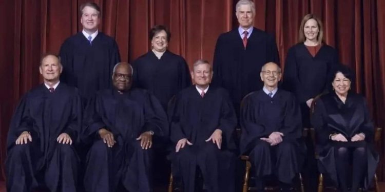 La corte suprema, difende la democrazia. Si può votare Trump