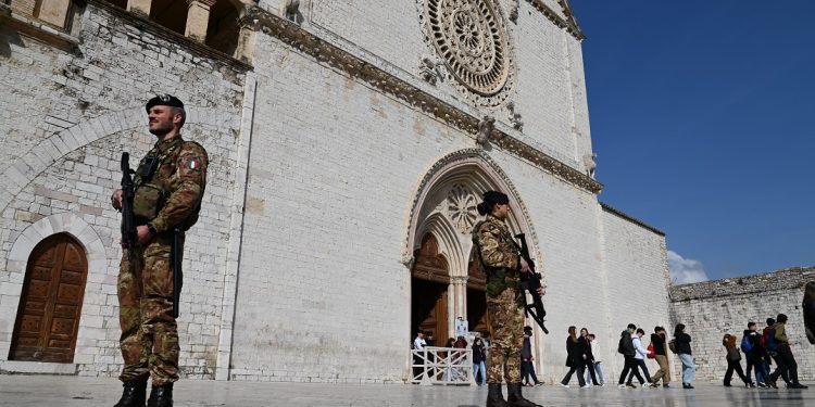 Strade Sicure. Incontro con il Prefetto di Perugia: raddoppia la presenza di militari in regione