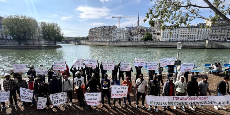 Proteste contro il Neocolonialismo in Francia