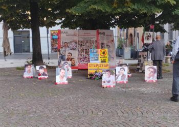 Iran, giustiziati nuovi oppositori politici. In Italia la “resistenza” agli Ayatollah scende in piazza