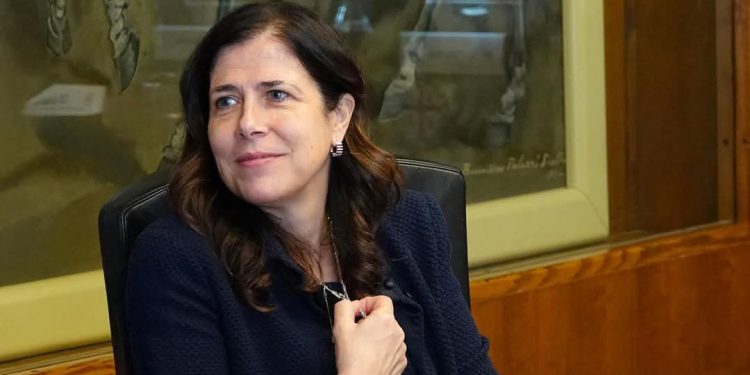 La Todde se ne deve andare perché è indifendibile