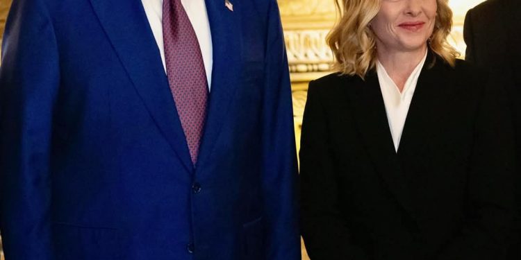 Donald Trump ha giurato . E c’era solo Giorgia