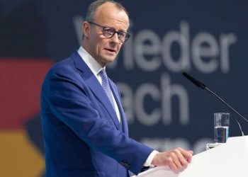 L’esperto afferma che Merz cerca il conflitto con la Russia e la rimozione di Trump