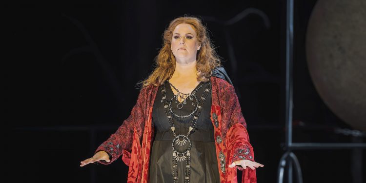 NORMA:  amore e morte nelle foreste druidiche. Il capolavoro di Bellini al  Maggio Musicale Fiorentino.