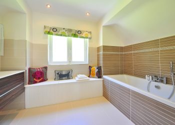 Come scegliere pavimenti e rivestimenti per un bagno moderno e di design