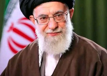 Khamenei nel bunker, i fedelissimi cercano Mosca