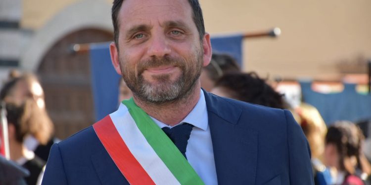 Il centrodestra in Toscana ha scoperto un fuoriclasse che potrebbe surclassare Renzi