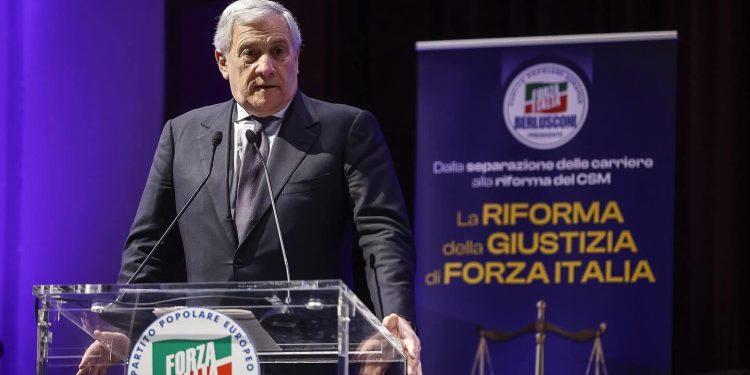 L’AUTOTRAPPOLONE DI TAJANI
