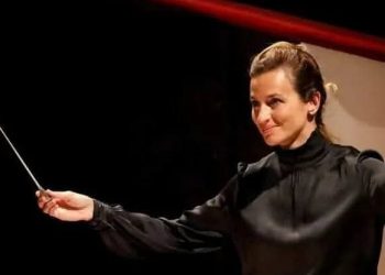 Beatrice Venezi e l’imperialismo culturale della sinistra: un attacco politico travestito da critica artistica