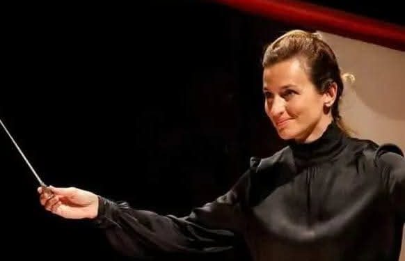 Beatrice Venezi e l’imperialismo culturale della sinistra: un attacco politico travestito da critica artistica