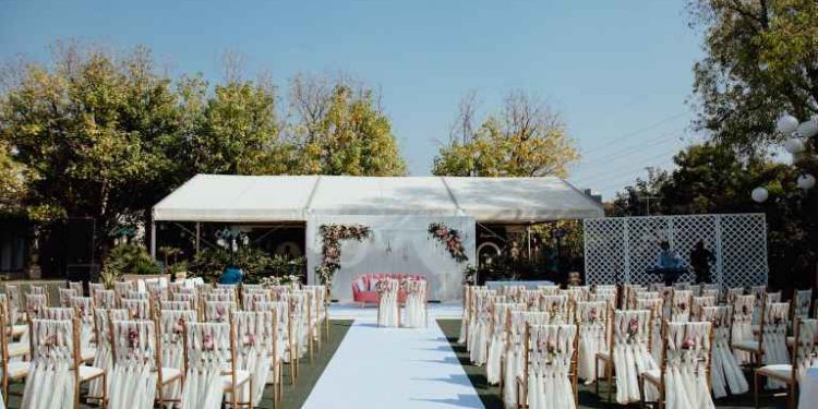 Organizzare un matrimonio in giardino: vantaggi e considerazioni pratiche