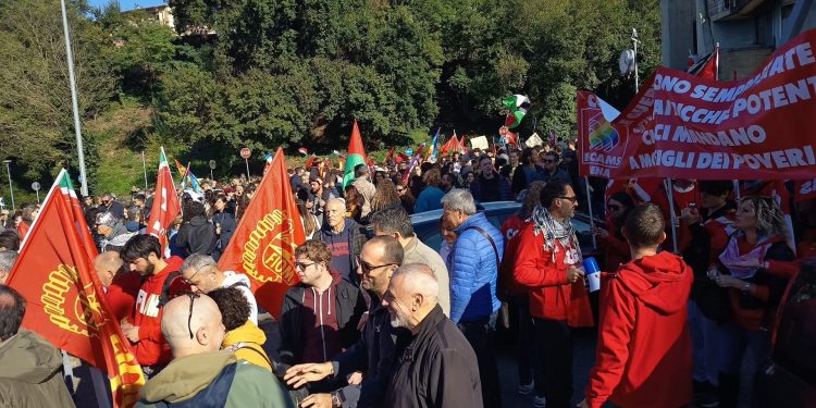 Cortina fumogena della flottiglia, il fuoco delle piazze serve a nascondere gli insuccessi dell’opposizione nazionale?