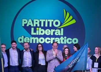 Tutto questo agitarsi all’inseguimento di un mitico “centro”