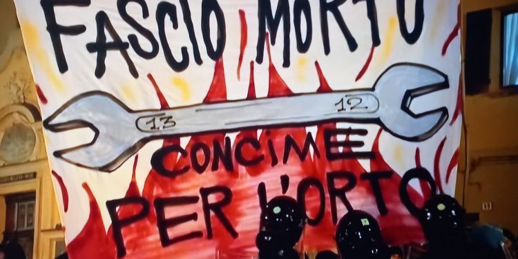 STRISCIONE ORRIBILE OFFENDE LA MEMORIA DI SERGIO RAMELLI. ECCO PERCHÈ QUELLA STORIA FA ANCORA PAURA