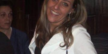 ECCOCI ALL’ACQUA ECONOMICA E LA FUNARO SA NUOTARE ?