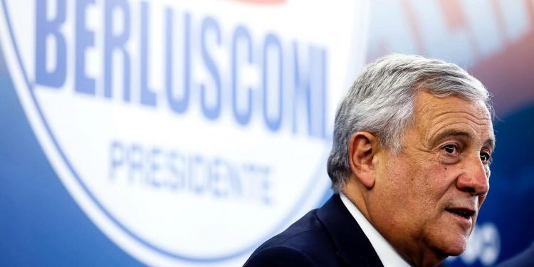 Forza Italia tra l’usato sicuro di Tajani e il fantasma di Arcore
