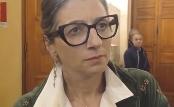 Funaro dice no alla cittadinanza onoraria per Francesca Albanese