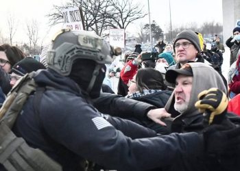 Minneapolis, l’agente spara per legittima difesa: smontata la retorica dei progressisti