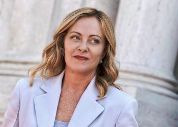Dal “vergognoso” al benvenuto: Meloni riscrive la legge elettorale (e la sua memoria)