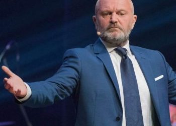 Solidarietà ad Andrea Pucci, costretto a rinunciare a Sanremo 2026 a causa degli haters e della politica woke