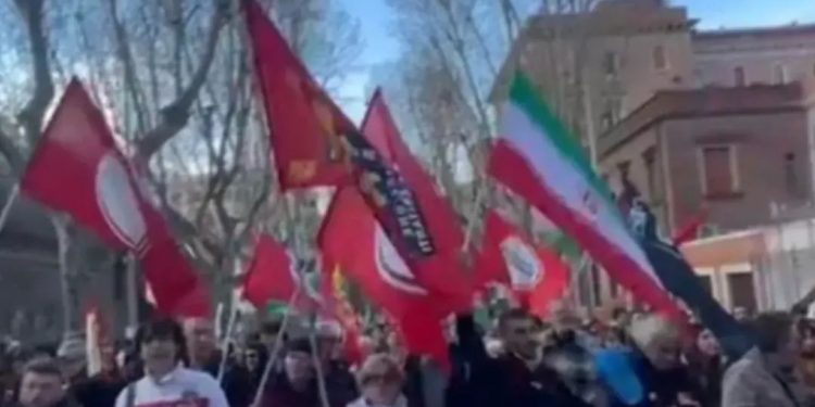 Ipocrisia sotto bandiera: quando la bandiera iraniana mistifica e demonizza il referendum sulla giustizia