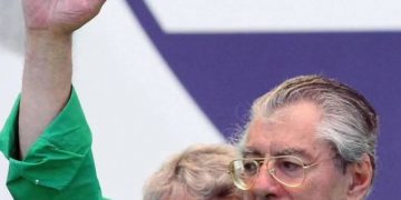 Chi era Umberto Bossi, il leader che inventò la Lega e cambiò il volto della politica italiana