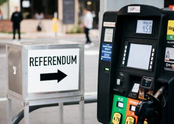 Il referendum si gioca alla pompa di benzina