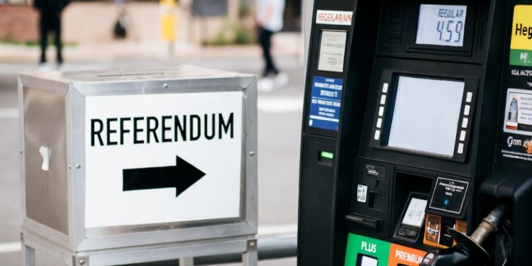 Il referendum si gioca alla pompa di benzina