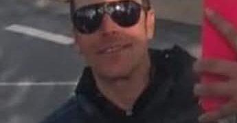 Massa: per un rimprovero, muore sotto gli occhi di suo figlio di 11 anni