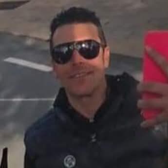 Massa: per un rimprovero, muore sotto gli occhi di suo figlio di 11 anni