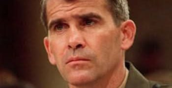 Oliver North: eroe per alcuni, protagonista dell’Irangate per altri