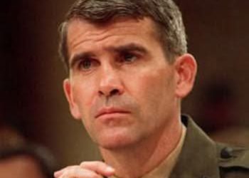 Oliver North: eroe per alcuni, protagonista dell’Irangate per altri