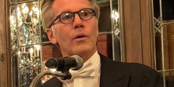 Emanuele Filiberto contro Zalone: quando il nipote del re non regge la battuta. .