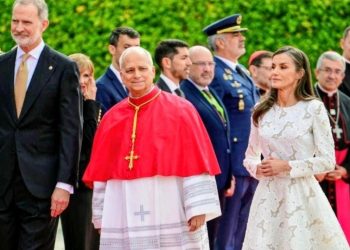 IL PAPA IN SPAGNA: IL SILENZIO E L’APPLAUSO