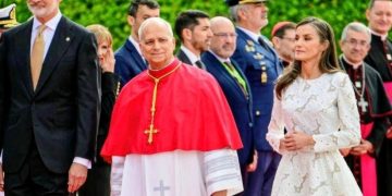 IL PAPA IN SPAGNA: IL SILENZIO E L’APPLAUSO