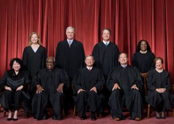 La Corte Suprema conferma il diritto di cittadinanza per nascita e annulla l’ordine di Trump