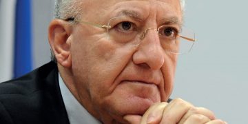 DE LUCA, L’UNICO A SINISTRA CHE DICE QUELLO CHE PENSA. NE SERVIREBBERO MOLTI ALTRI COME LUI