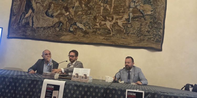 “Estinzione Programmata”: Pietrosante a Palazzo Medici Riccardi, la demografia senza eufemismi
