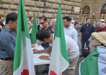 Firenze, il centrodestra in piazza Strozzi per Roggero: “Non vogliamo un martire, vogliamo verità”