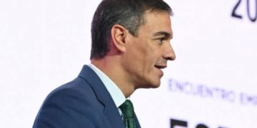 La folle utopia di Sánchez apre i confini
