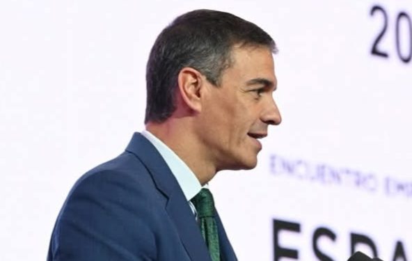 La folle utopia di Sánchez apre i confini