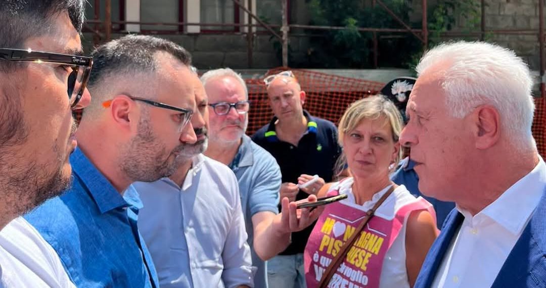 Fischi e cartelli contro Giani: la montagna pistoiese presenta il conto sulla sanità