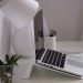 Illuminazione nell’home office: requisiti di luminanza e comfort visivo per lavorare da casa senza affaticamento